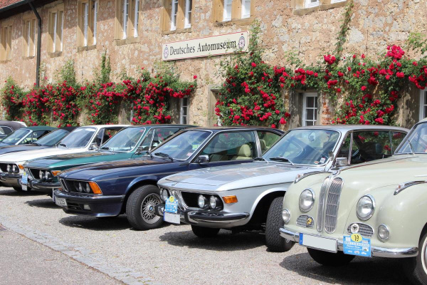 Fußläufig erreichen Sie das deutsche Automuseum am Schloss. Eine beeindruckende Zeitreise in die Welt der Automobile.