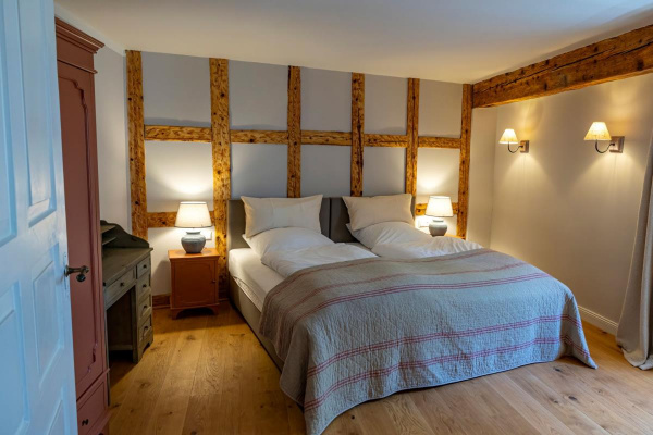4 stilvolle Apartments empfangen Sie. Eine Anmietung weiterer Wohnungen am Schloss ist möglich