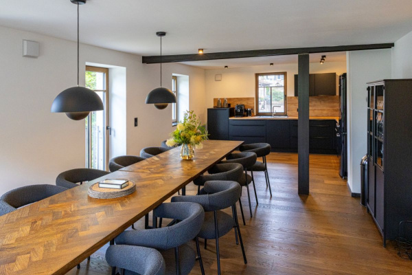 Hier wird Tafeln zu einem Fest