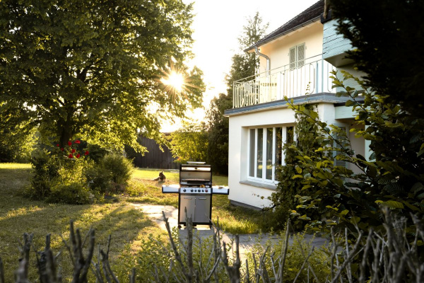 Großzügige Villa aus 1953 –  historischer Charme trifft modernen Komfort 