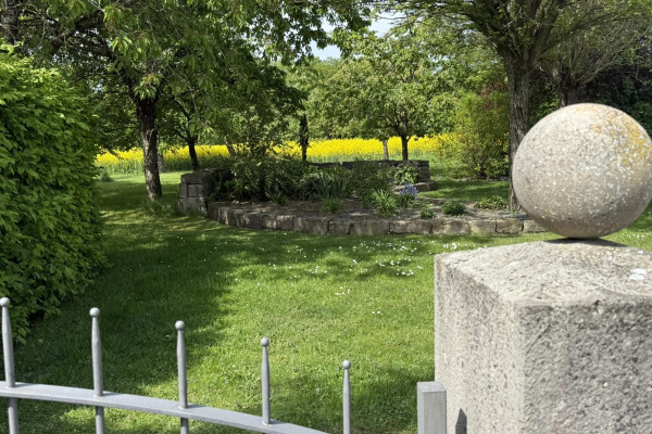 Dieses über Jahrzehnte liebevoll gepflegte Gartenparadies wird für unsere Gäste und vollständig umzäunt