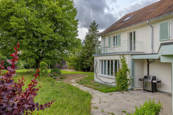 Großzügige Villa aus 1953 –  historischer Charme trifft modernen Komfort 