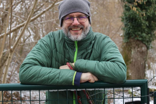 Zum Ferienhaus gehört ein kleiner Privatweg entlang der Brettach. Der Schlüssel liegt im Ferienhaus aus. 