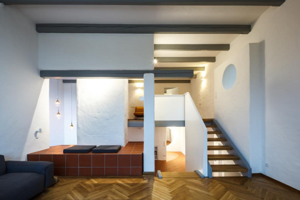 In verschiedenen Bereichen im Haus gibt es für Jeden einen Platz  zum Relaxen.