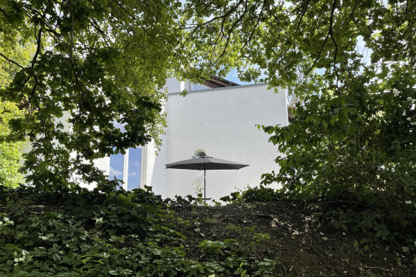 Hinter hohen  Bäumen - Ferienhaus Staege bau