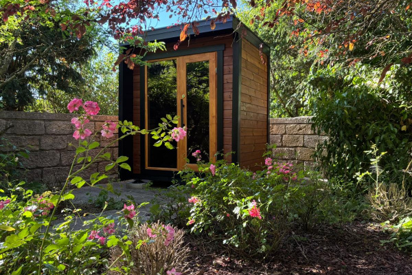 Exklusive Gartensauna mit uneinsehbarem Gartenblick