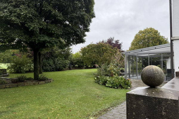 Ein über Jahrzehnte liebevoll gepflegtes Gartenparadies. Für unsere Gäste ist es  bald vollständig umzäunt