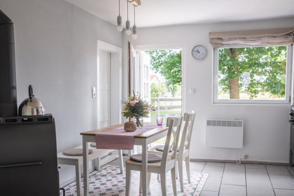 Von der Wohnküche gibt es einen direkten Zugang in den Garten